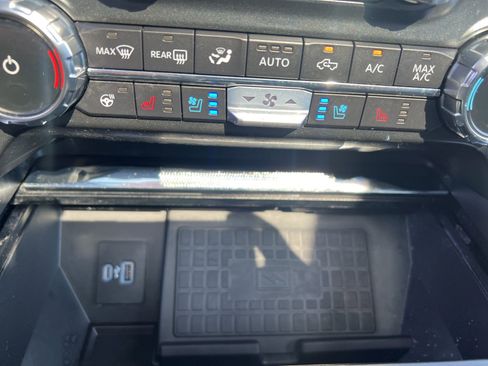 Used 2022 Ford F150 Lariat w/ Equipment Group 502A High image 26