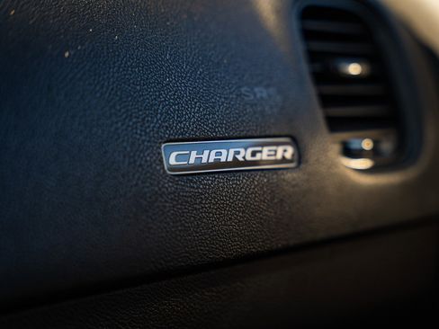 Used 2019 Dodge Charger SXT image 36