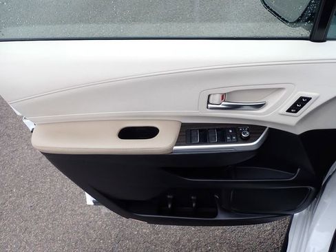 Used 2022 Toyota Sienna Limited image 22