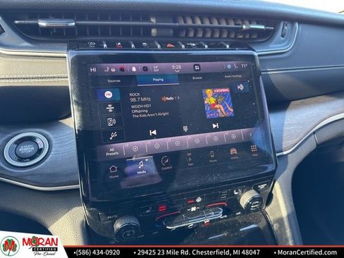 Used 2023 Jeep Grand Cherokee Limited image 18