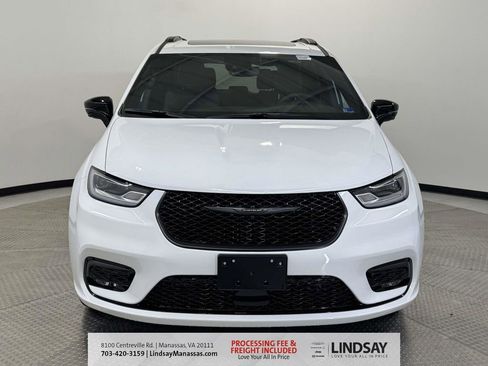 New 2026 Chrysler Pacifica Select image 3