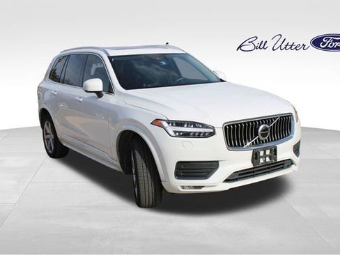 Used 2021 Volvo XC90 T5 Momentum w/ Climate Package image 3