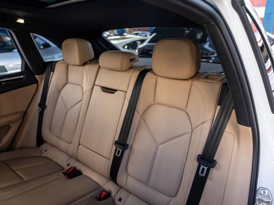 Certified 2026 Porsche Macan AWD/4WD image 29