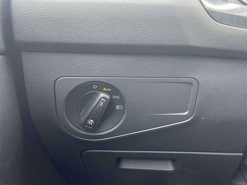 Used 2021 Volkswagen Tiguan S image 19