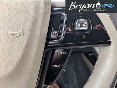 Used 2022 Lincoln Corsair AWD w/ Premium Package image 13