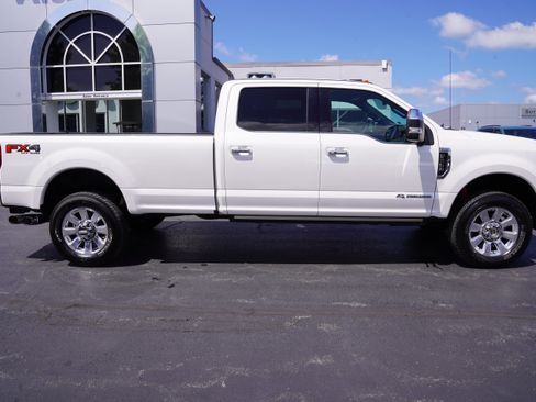 Used 2017 Ford F350 Platinum w/ Platinum Ultimate Package AWD/4WD image 2