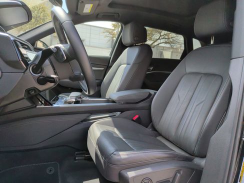 Used 2023 Audi e-tron Premium Plus w/ Premium Plus Package image 17