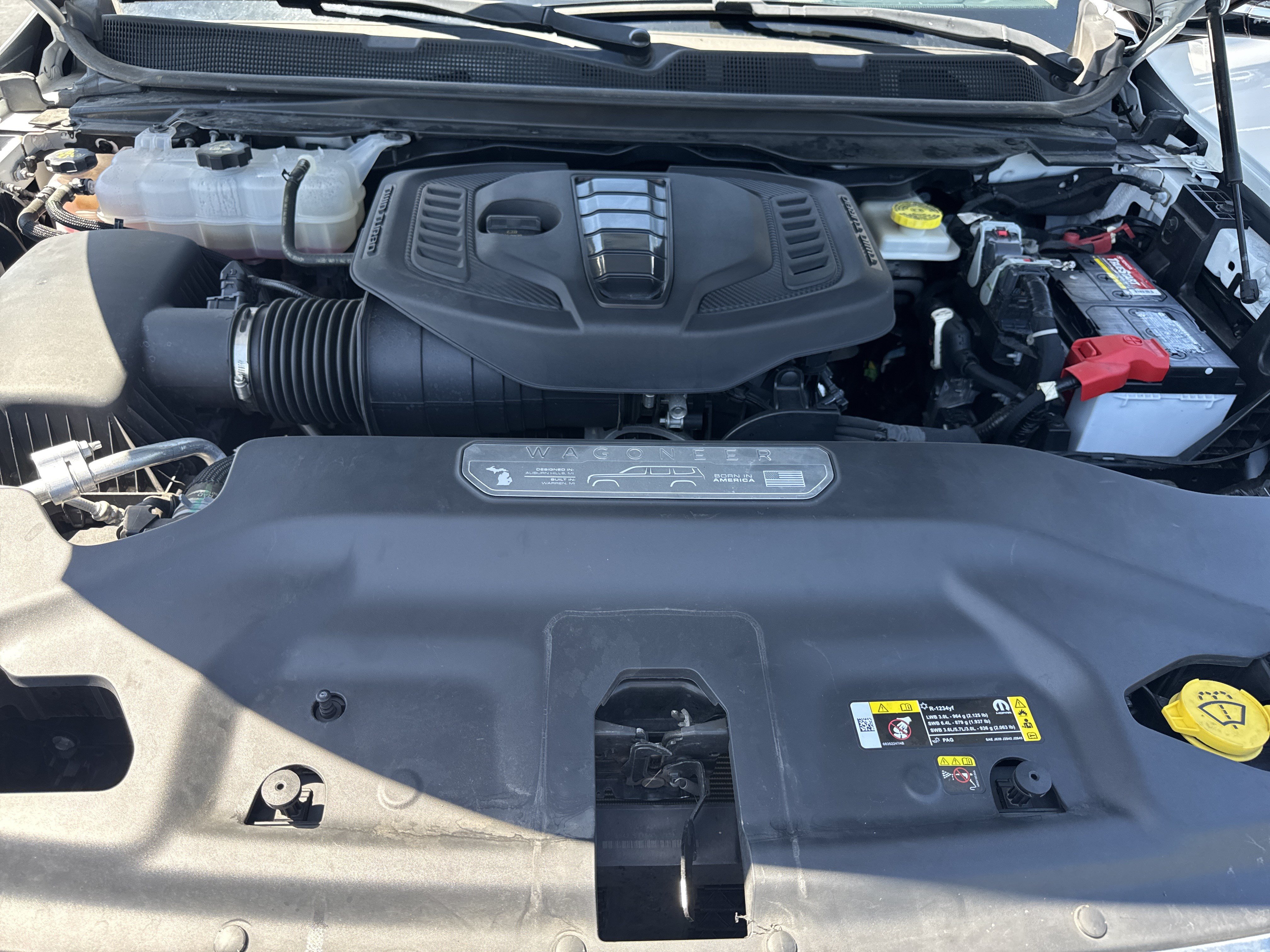Used 2024 Jeep Wagoneer L Series II AWD/4WD image 40