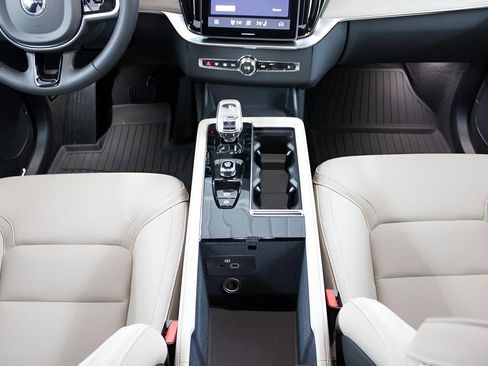 New 2026 Volvo XC90 B6 Plus w/ Protection Package Premier AWD/4WD image 17