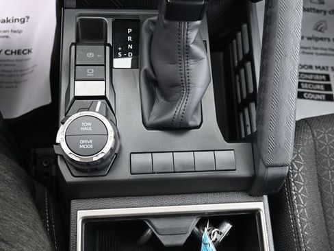 Used 2025 Toyota 4Runner SR5 AWD/4WD image 17