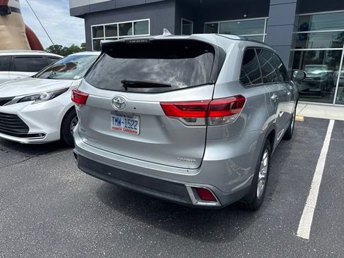 Used 2019 Toyota Highlander Limited FWD image 10