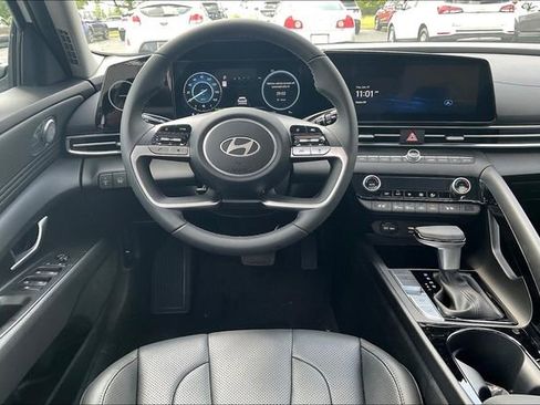 New 2025 Hyundai Elantra Limited image 14
