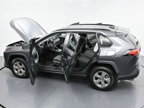 Used 2022 Toyota RAV4 XLE AWD/4WD image 38