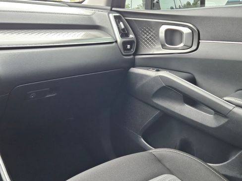 Used 2021 Kia Sorento LX image 11