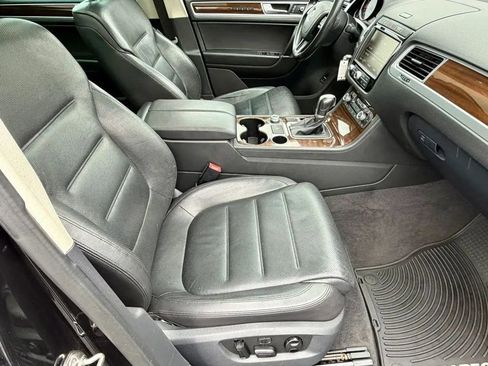 Used 2016 Volkswagen Touareg TDI AWD/4WD image 18