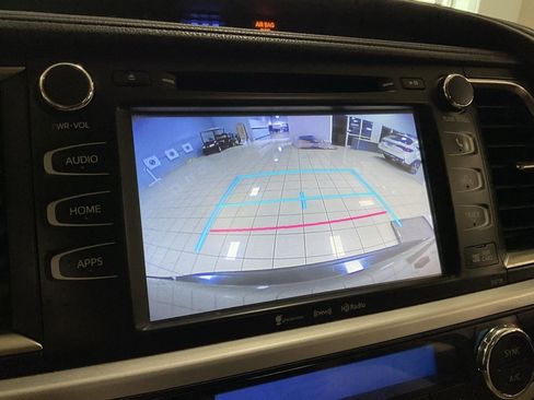 Used 2016 Toyota Highlander XLE image 16