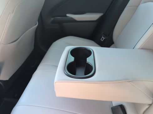 Certified 2026 Lexus UX 300h FWD image 17