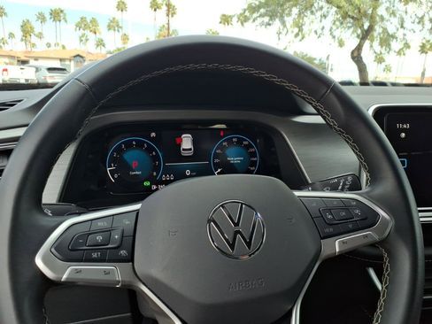 Certified 2024 Volkswagen Atlas Cross Sport SE image 27