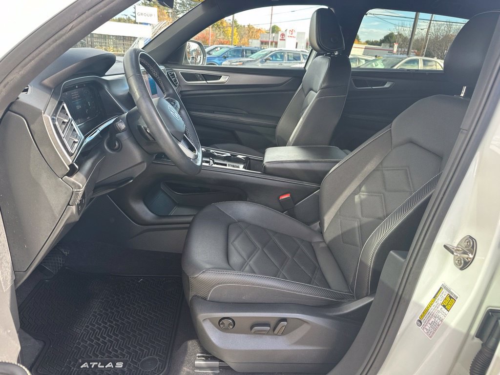 Used 2024 Volkswagen Atlas Cross Sport SE AWD/4WD image 13