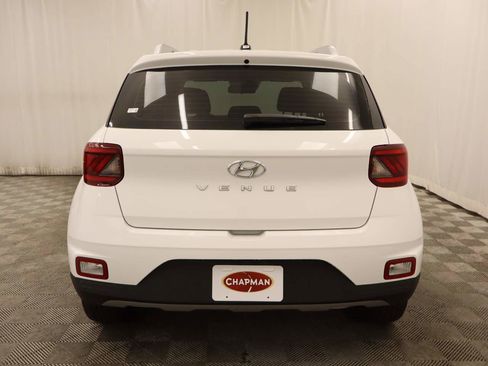 Used 2026 Hyundai Venue SEL FWD image 5