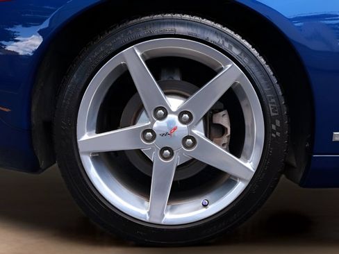 Used 2006 Chevrolet Corvette Coupe w/ Preferred Equipment Group RWD image 29