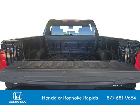 Used 2025 GMC Sierra 1500 SLT AWD/4WD image 19