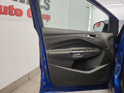 Used 2018 Ford Escape SE w/ SE Sport Appearance Package AWD/4WD image 9