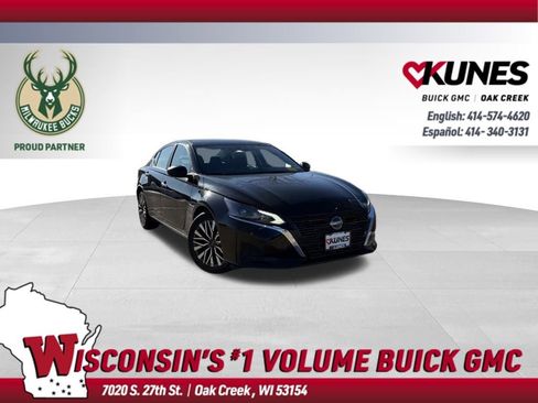 Used 2024 Nissan Altima 2.5 SV image 1