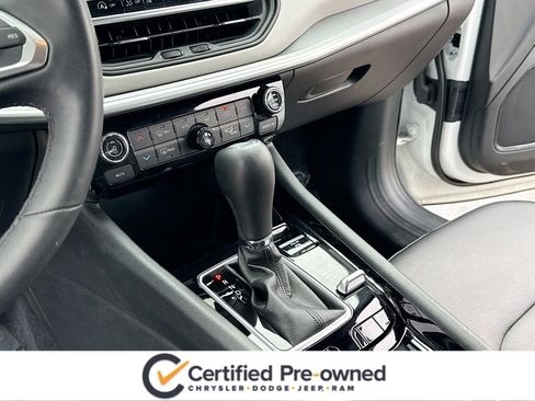 Used 2025 Jeep Compass Limited image 11