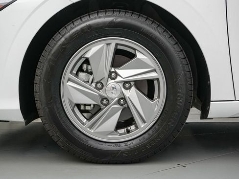 Used 2025 Hyundai Elantra SE FWD image 10