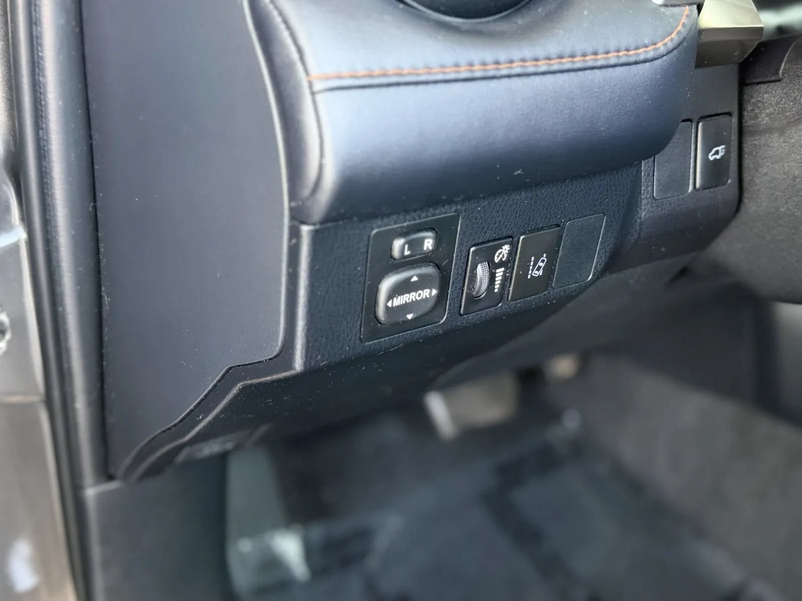 Used 2018 Toyota RAV4 SE w/ Advanced Technology Package AWD/4WD image 26