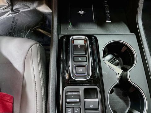 Used 2024 Honda Pilot Touring image 17