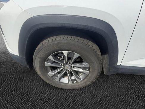 Used 2025 Chevrolet Equinox LT w/ Convenience Package II image 11