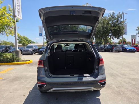 Used 2022 Volkswagen Taos SEL w/ Panoramic Sunroof Package FWD image 28