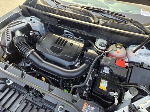 Used 2023 GMC Acadia SLT image 13