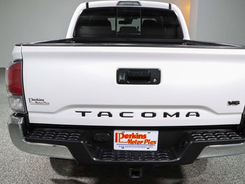 Used 2023 Toyota Tacoma TRD Off-Road AWD/4WD image 8
