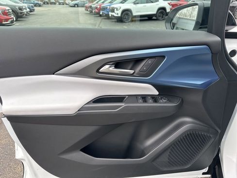 Used 2025 Chevrolet Equinox EV LT FWD image 14