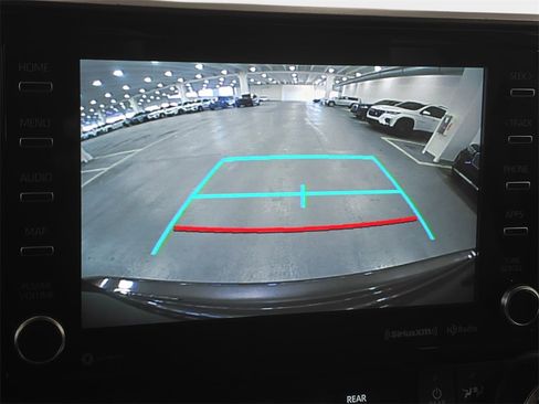 Used 2022 Toyota Highlander LE image 22