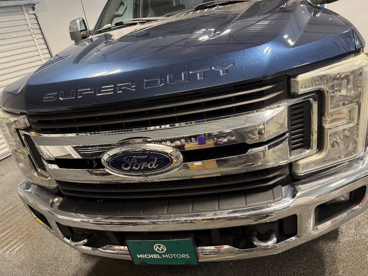 Used 2017 Ford F250 XLT w/ XLT Premium Package AWD/4WD image 3