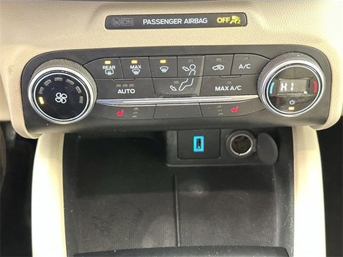 Used 2020 Ford Escape SE image 14