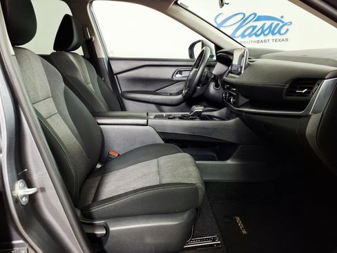 Used 2025 Nissan Rogue SV FWD image 12
