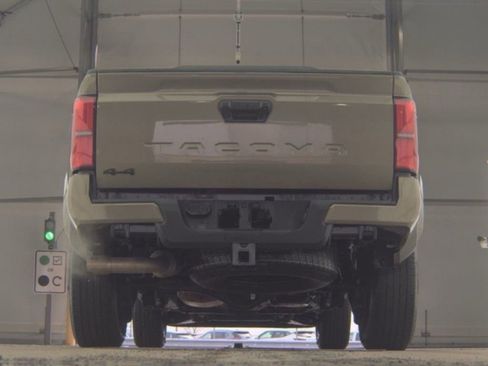 Used 2025 Toyota Tacoma TRD Sport image 3