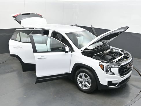 Used 2024 GMC Terrain SLE FWD image 39