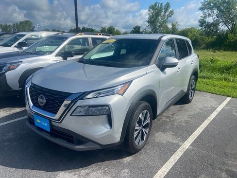 Used 2023 Nissan Rogue SV AWD/4WD image 3