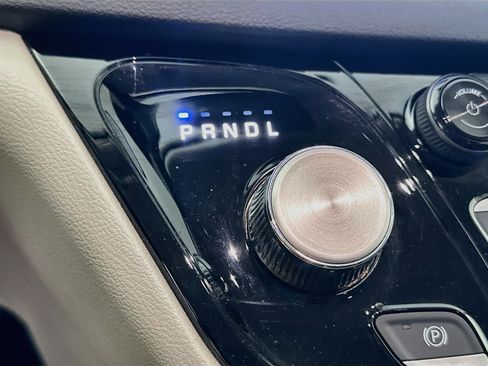 Used 2024 Chrysler Pacifica Touring-L FWD image 24