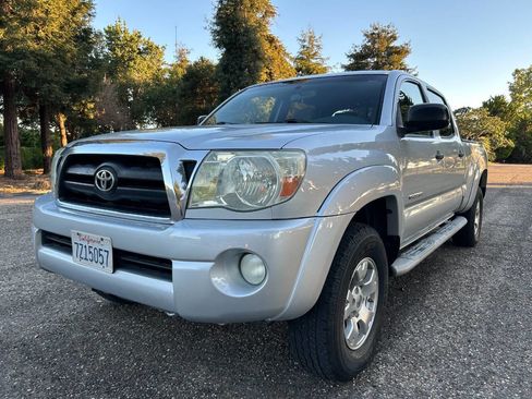 Used 2006 Toyota Tacoma PreRunner image 1