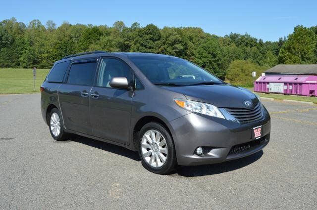Used 2015 Toyota Sienna XLE Premium AWD/4WD image 3