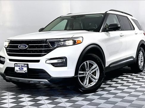 Used 2021 Ford Explorer XLT w/ Equipment Group 202A RWD image 2