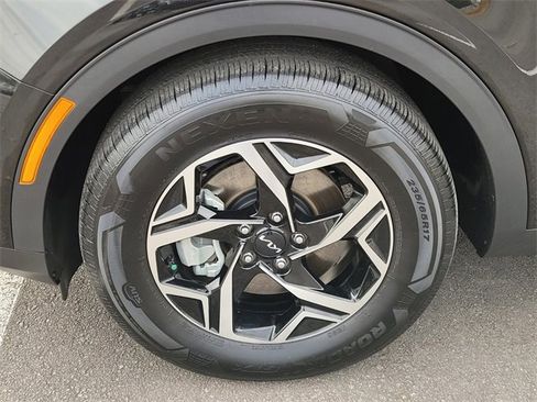 Used 2025 Kia Sportage LX image 18