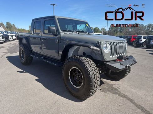 Used 2022 Jeep Gladiator Overland w/ Cold Weather Group image 1